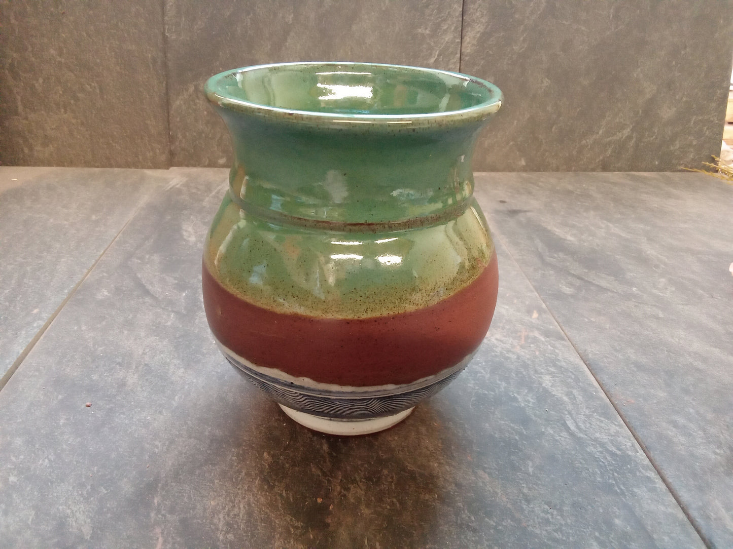Shorelines round vase