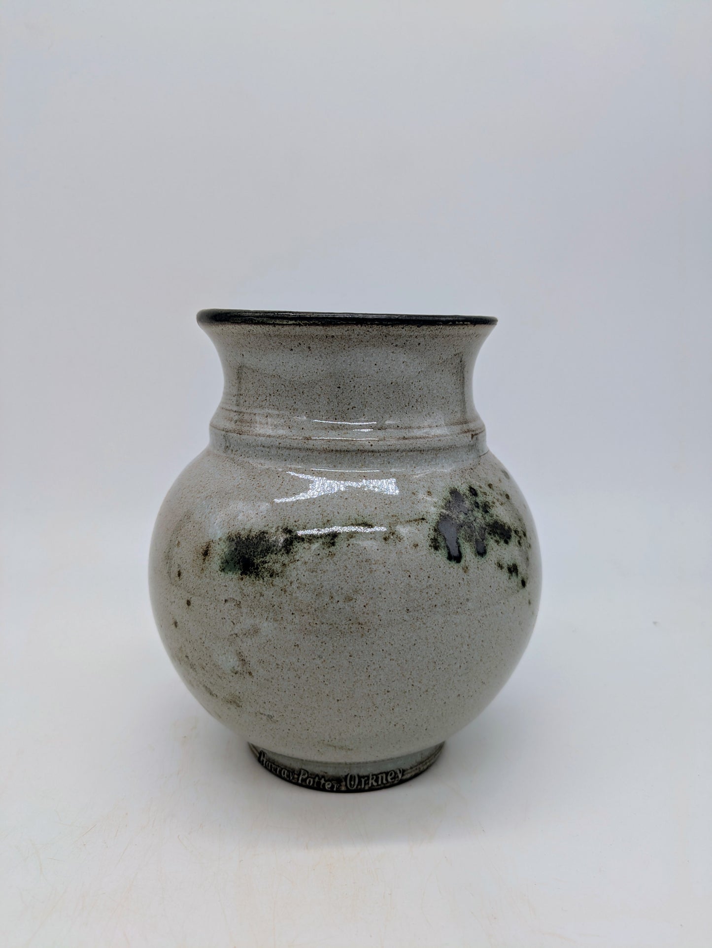 Round vase