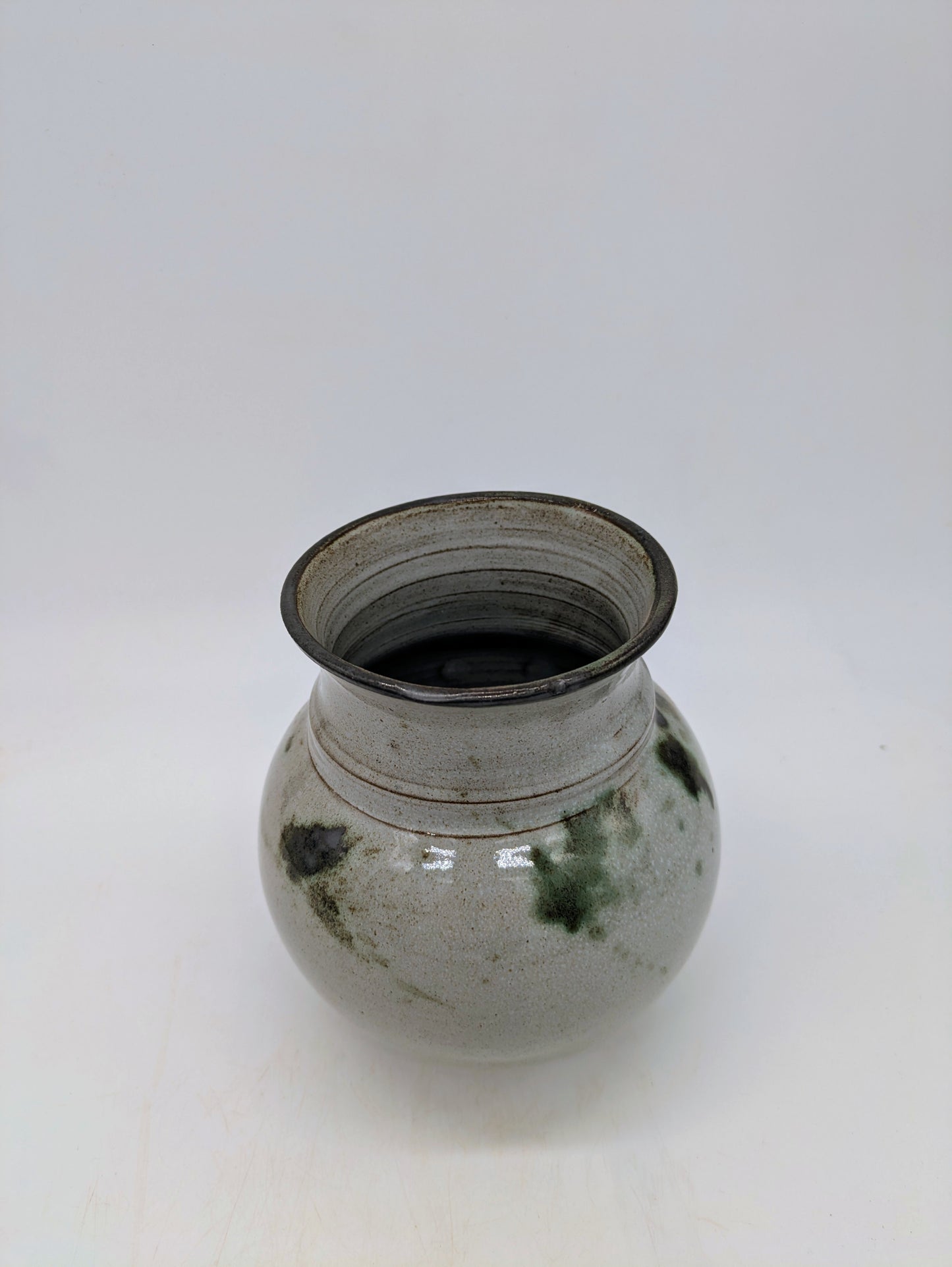 Round vase