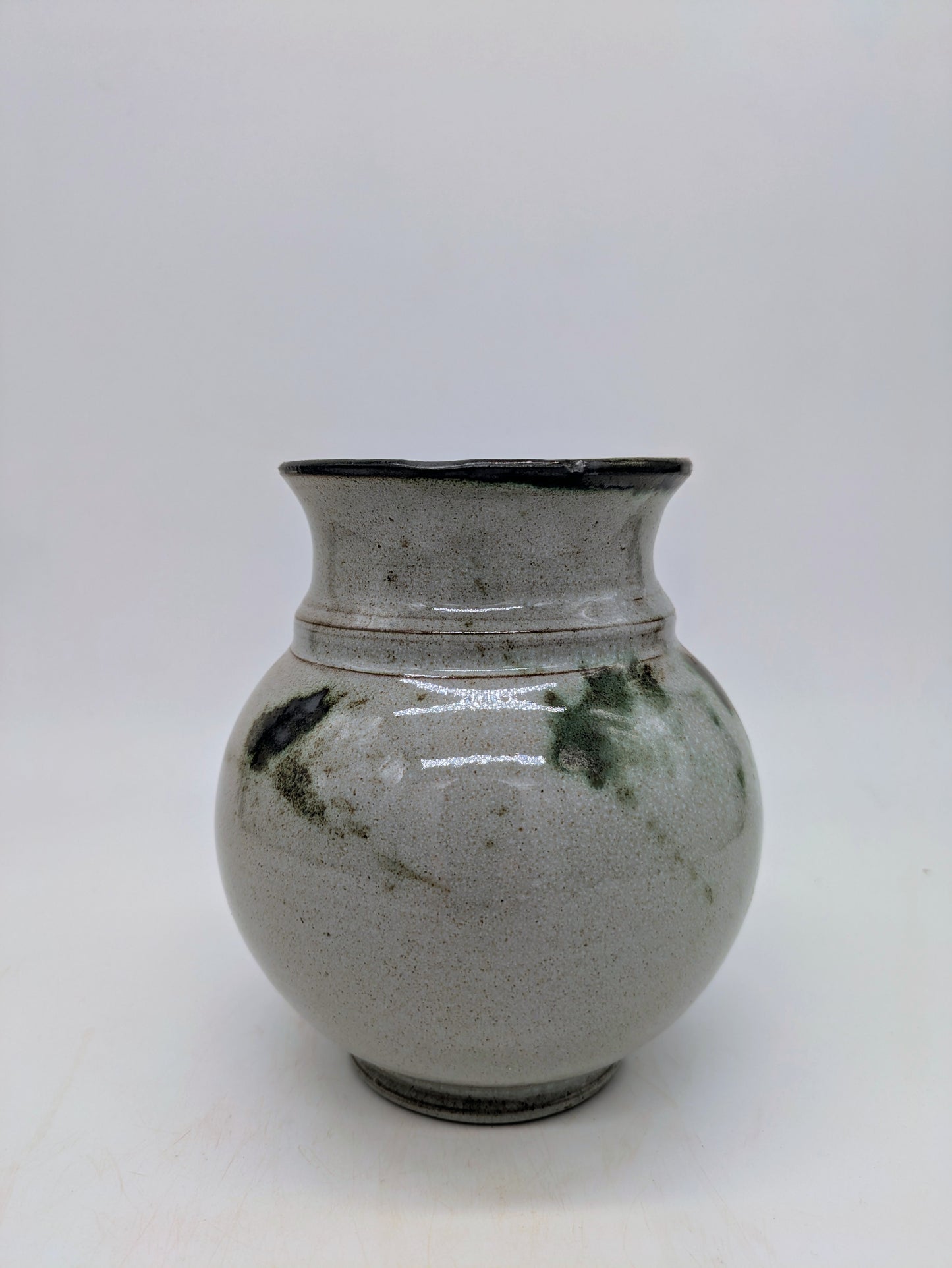 Round vase